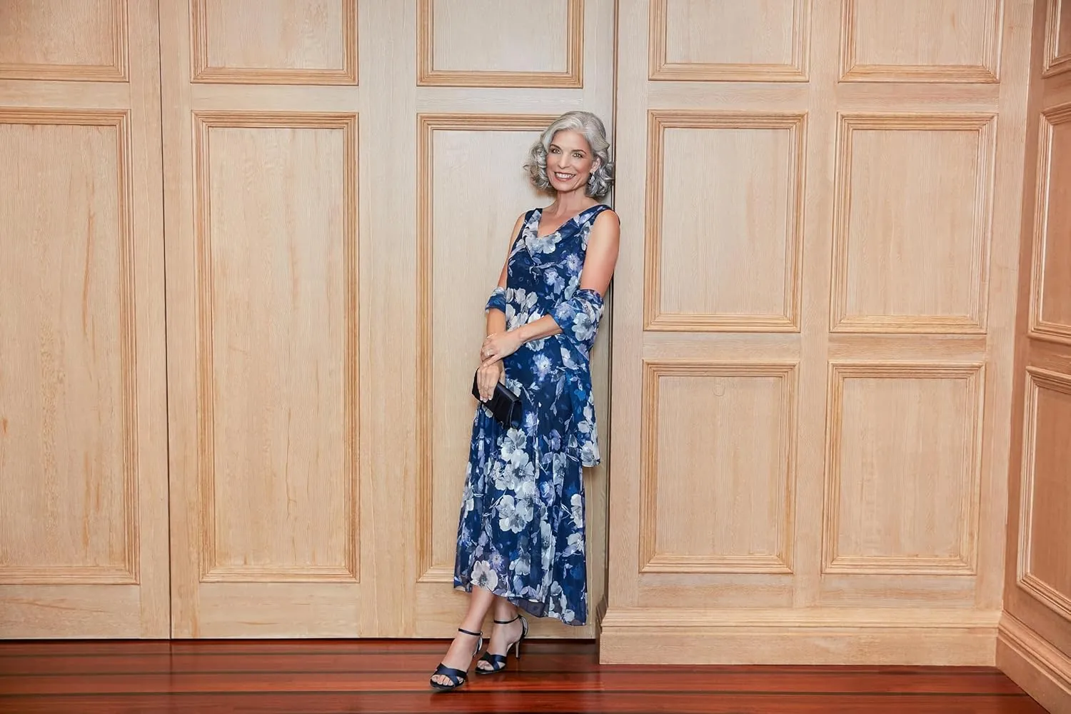 Alex Evenings Women's Formal Sleeveless Cowl Neck Floral Print Gown with Shawl, Wedding Guest, Mother of The Bride Dress