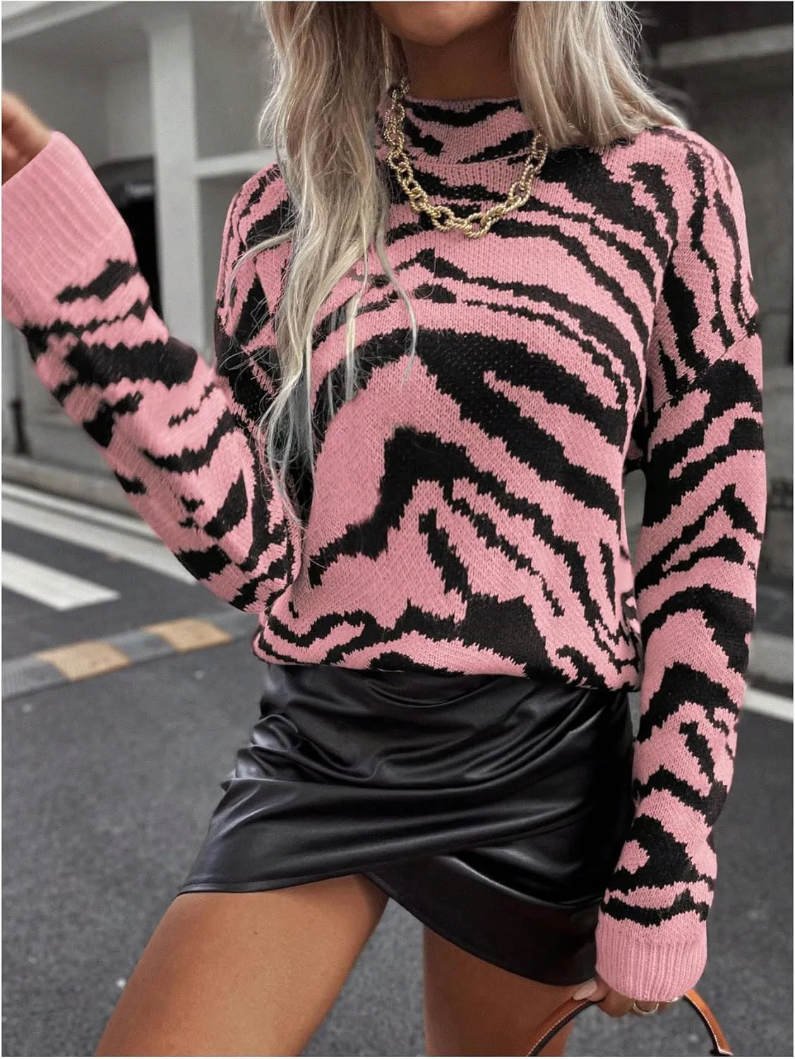 GORGLITTER Women's Tiger Graphic Sweaters Mock Neck Long Sleeve Knitted Pullover Trendy Fall Fahion 2024