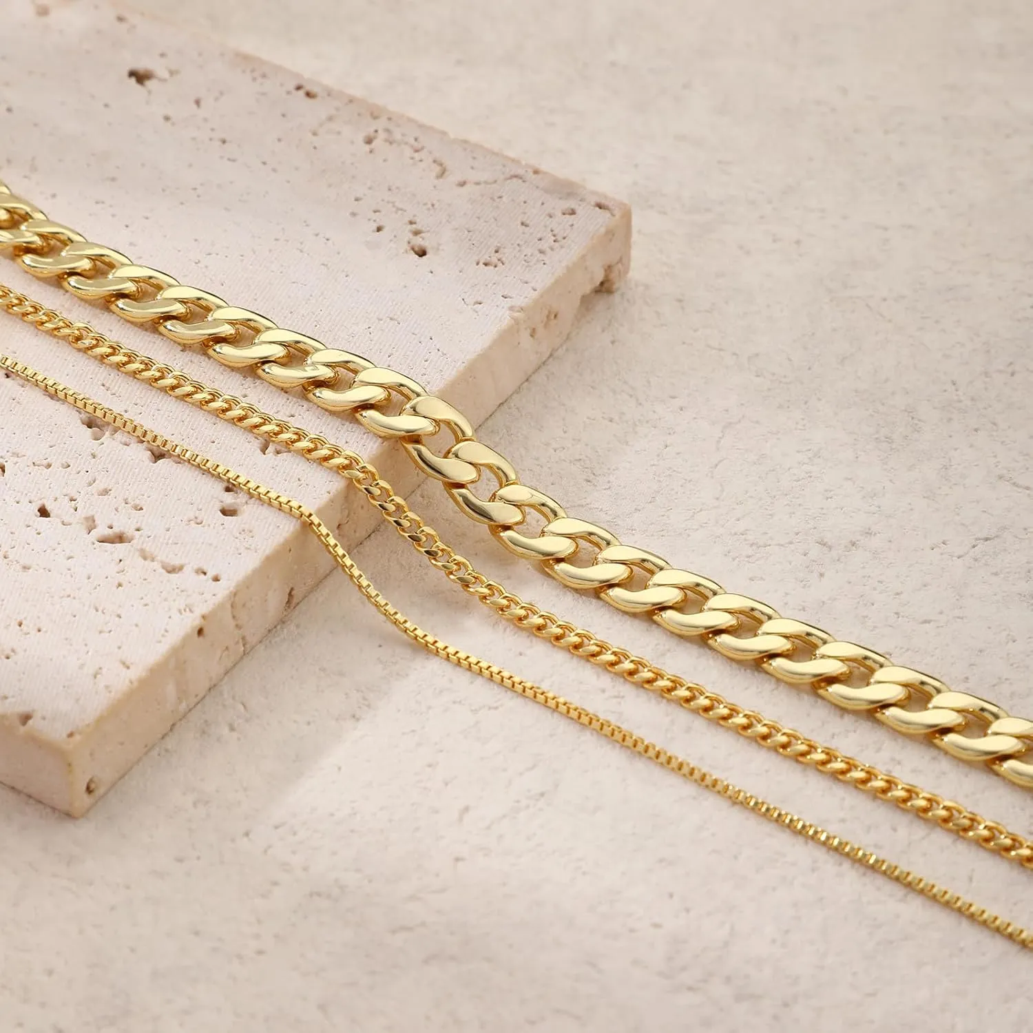 VIROMY Gold Necklace for Women 14k Gold Chain Necklaces Dainty Layered Necklaces Simple Stackable Pendant Necklaces Herringbone Cuban Paperclip Chain Gold Choker Necklaces Gold Jewelry for Women